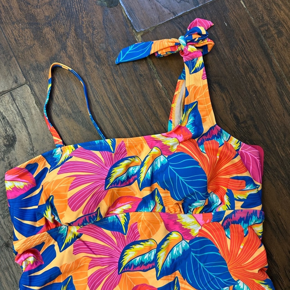 Isabel Maternity Asymmetric Tie Shoulder One Piece Maternity Swimsuit<<101>>> - Picture 8 of 10